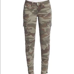 True Religion Camo-Print Cargo Pants Size 26